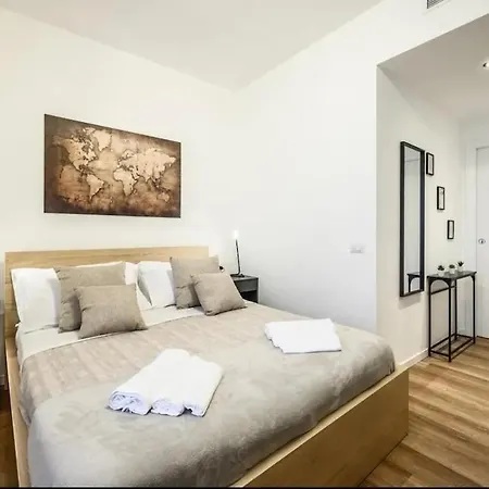 Duomo 30 Min - Cozy Court House Apartment